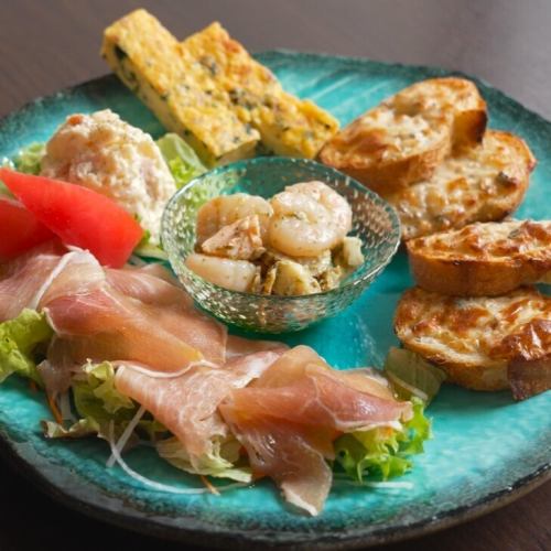 Enjoy exquisite Western cuisine with wine and other carefully selected alcoholic beverages!