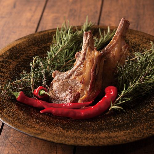 A must-order popular dish! Charcoal grilled lamb chops!