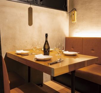 可容纳 4-6 人的座位 [半私人包间] 我们也提供半私人包间，以确保隐私。