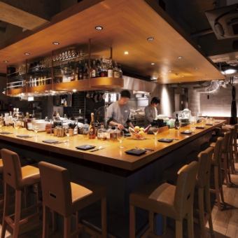 1～2名様席 【一枚板のカウンターカップルシート】厨房が見渡せる臨場感溢れるカウンター席