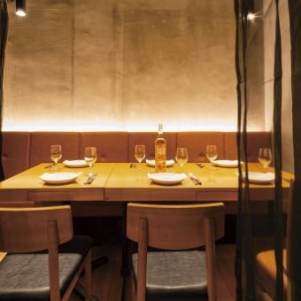 6～8名様席【半個室】ご利用人数に合わせてレイアウトが可能なテーブルのお席です 