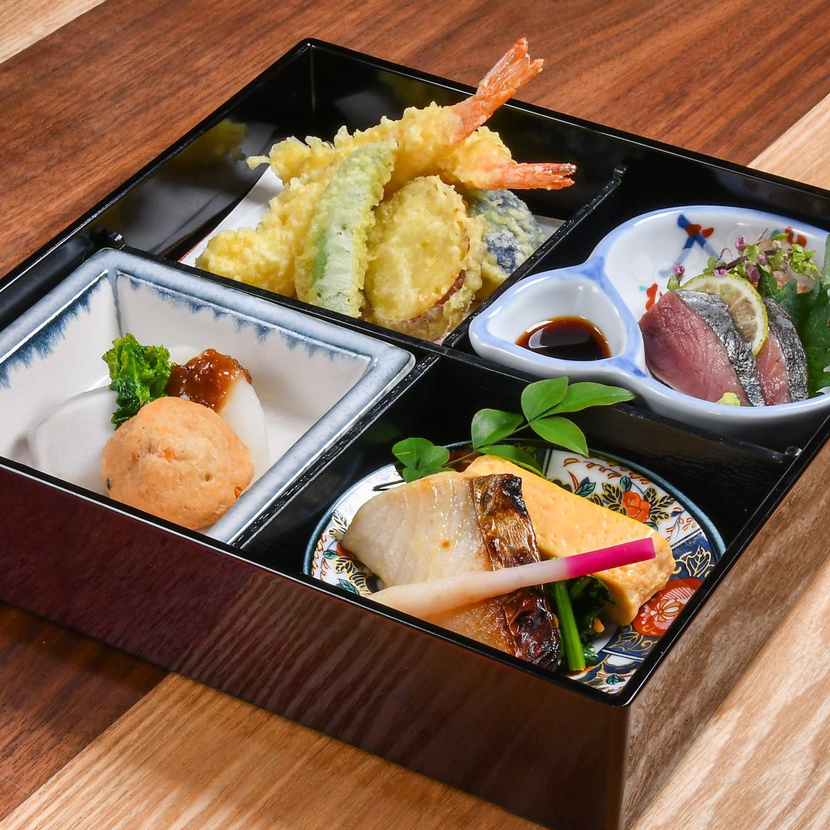 Japanese cuisine for a luxurious lunch♪
