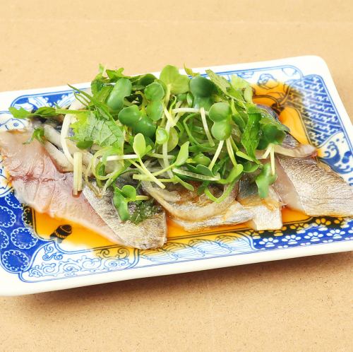 〆さば 薬味にまみれる。