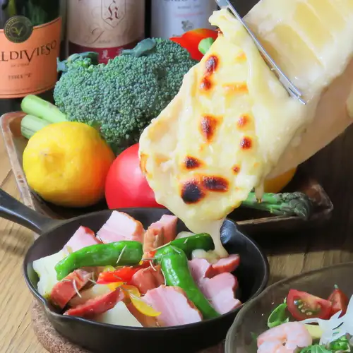当店自慢の【ラクレットチーズ】旬野菜やお肉との相性抜群☆
