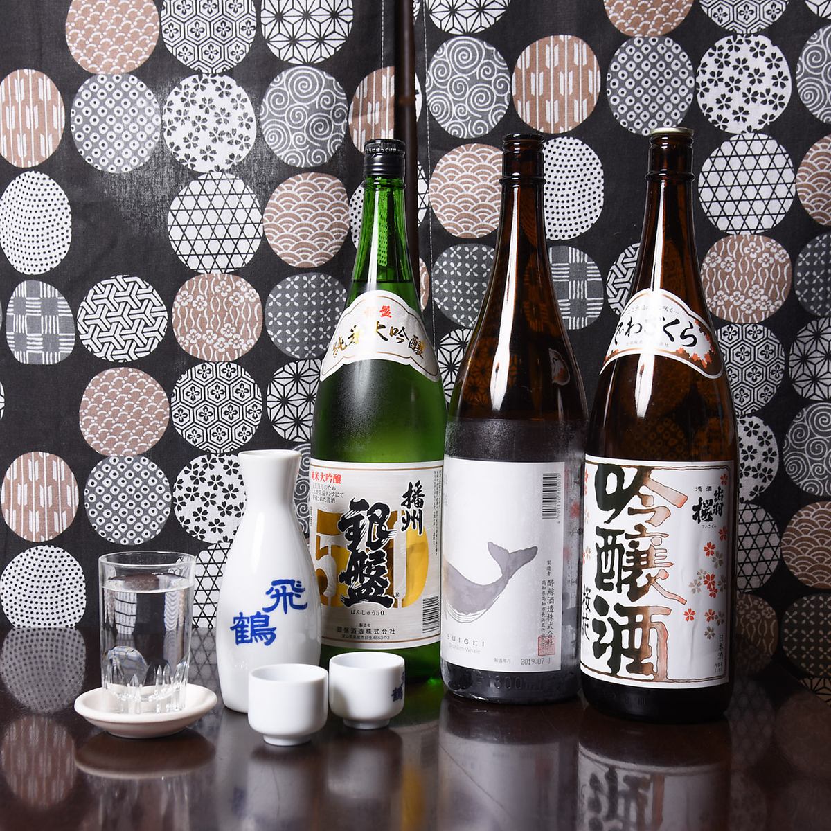 You can enjoy all-you-can-drink drinks including 16 types of local sake and 9 types of whiskey!