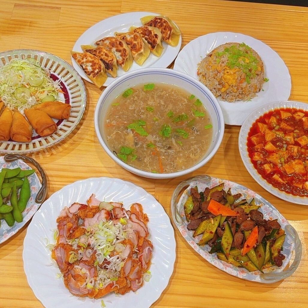 個室で各種宴会にもぴったりな飲み放題付きコースを楽しめます♪