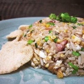 タイの焼飯　（カオパッド）鶏肉・海老・ネームソーセージ