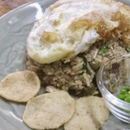 グリーンカレー焼飯　（カオパッド・ゲーン・キャオワーン）