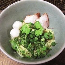 タイの混ぜ麺　（バミーヘーン）