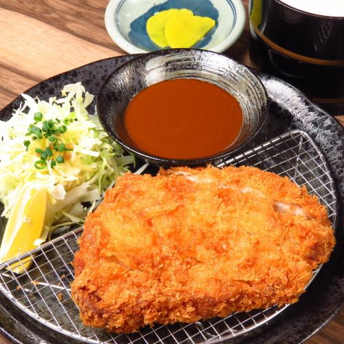 Very popular! “Aged Premium Tonkatsu Set Meal” 1,100 yen (tax included)