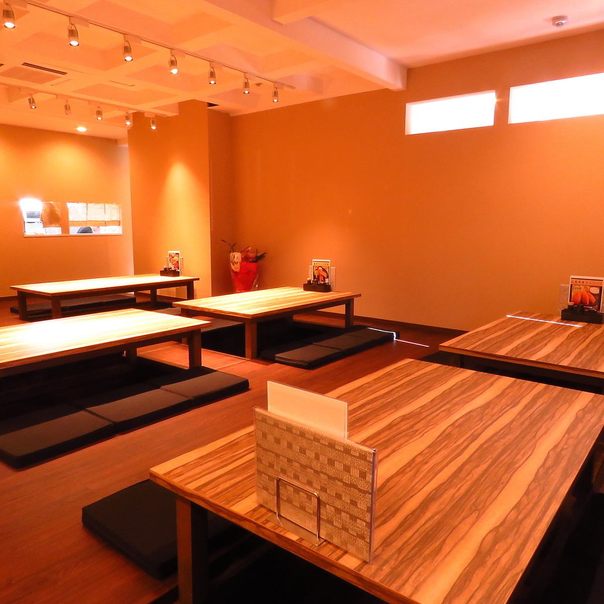 We have seats that are perfect for ladies! Horigotatsu, tables, tatami rooms, etc.♪