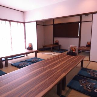 You can rent out the whole floor of the 2nd floor! Up to 44 people for banquets ◎ It is a tatami room where even large groups can sit comfortably! Please feel free to consult about large banquets etc.
