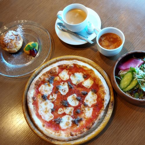 Pizza lunch ●Salad ●Soup ●Pizza ●Dolce ●Drink