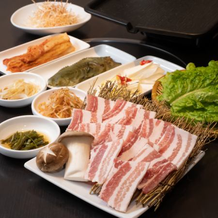 【国産雌豚使用】極上サムギョプサル！新鮮野菜食べ放題付き ≪一人前2,300円(税込)≫