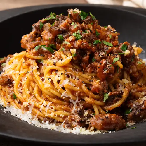 赤ワインで煮込んだ特製ボロネーゼパスタ