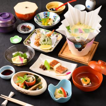 [Yuba Kaiseki (Tempura)] 10 dishes in total. Enjoy our specialty yuba dishes with the view of the Kamo River.