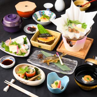 【Omakase怀石料理】共10道菜品 一边欣赏鸭川的美景，一边享受京都的时令食材