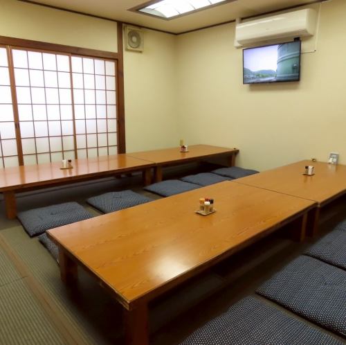 <p>ご宴会に最適な座敷席をご用意しております。最大36名様まで収容可能で、広々とした空間でゆったりとお過ごしいただけます。飲み放題付きの宴会コースは4400円~ご用意しており、友人や同僚との集まりにぴったりです。和の雰囲気の中、心温まる料理と共に楽しい時間をお過ごしください。カラオケも完備◎</p>