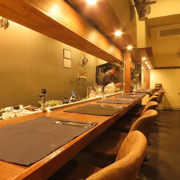 [Counter seats] We have 10 counter seats available, perfect for solo diners. We welcome solo diners for lunch or dinner!