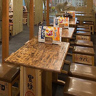 テーブルの組み合わせでご利用人数を変更できるお席は少人数でのご利用から楽しめます！