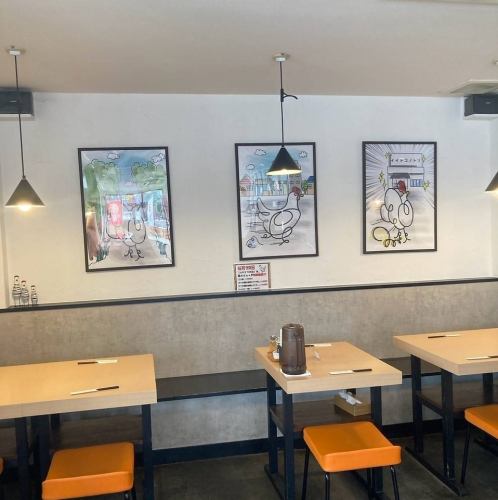 カウンター席から広めのテーブルまで◎