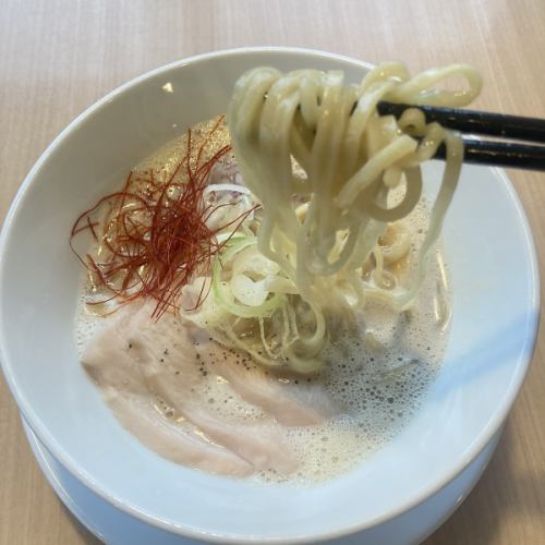 美味的雞肉拉麵湯