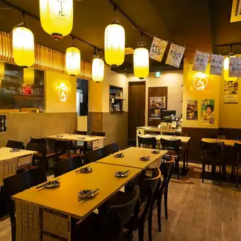 心の底からリラックスできるような、お店の内観に、雰囲気つくりを心がけております。お客さまには堅苦しさを感じずに、ゆったりとお食事を楽しんでいただきやすいつくりにさせていただきました。グループに人気の個室完備してますので、オリジナルの宴会をお楽しみください。各種クーポンや特典もご確認ください。