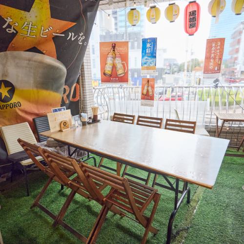 <p>解放感あふれるテラス席はペットもOK！心地よい風を感じながら、愛犬と一緒にお酒や料理を楽しめる特別な空間です。リラックスしたひとときをお過ごしください。</p>