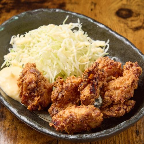 秘伝のタレがしみ込んだ自慢の唐揚げ!