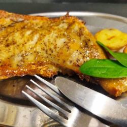 “大人気“　骨付鶏のスパイス焼き♪