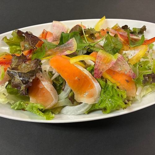 サーモンカルパッチョのサラダ仕立て