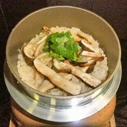 季節の釜飯と純国産馬刺しで日本の味覚をご堪能あれ♪