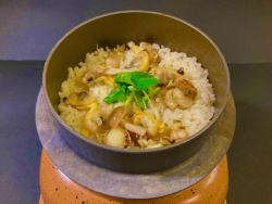 今回は、『アサリと帆立の釜飯』