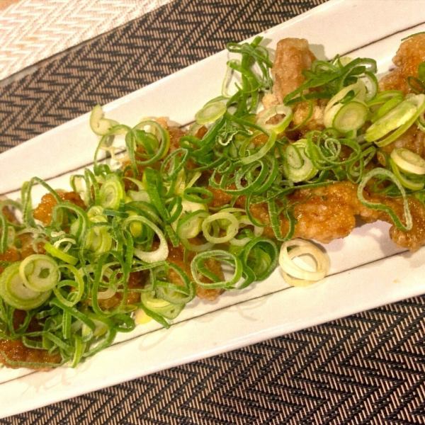 さっぱり爽やか、せせりぽん酢ねぎまみれ！ジューシーだけど爽やかな味わいが口いっぱいに広がる一品♪