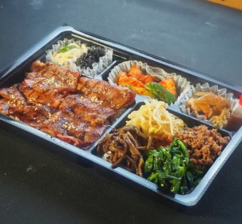 高级烤肉和石锅拌饭便当