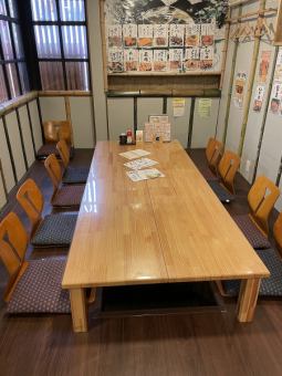 We have horigotatsu seats that can accommodate up to 8 people.Please stretch your legs and relax.It is safe for families and children.