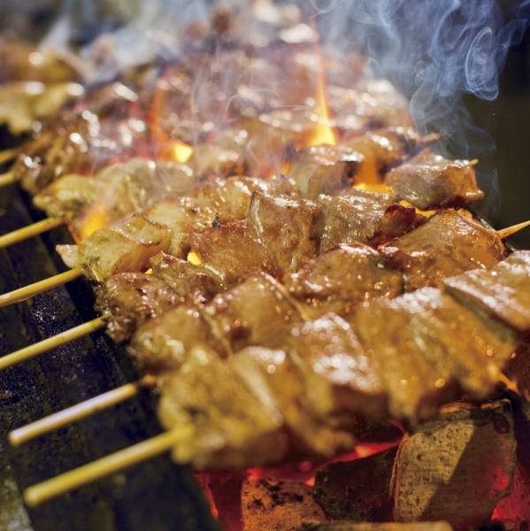 【驚愕のボリューム!!】大人気の手打ち焼き鶏・焼き豚！