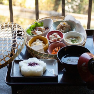 大山観光に最適♪スイーツや和食が楽しめるレトロ空間なカフェ