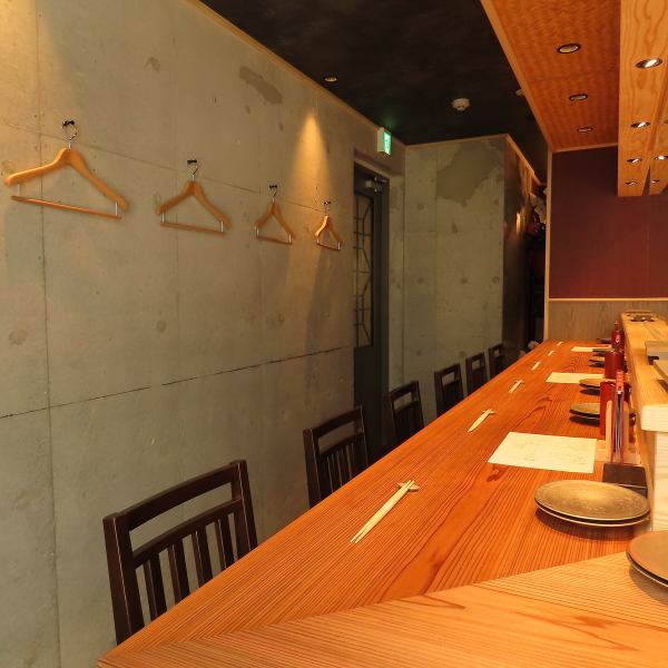 横浜・関内の隠れ家のような空間を贅沢に独占できる、店舗貸切のご相談も承っております。最少8名様からご対応可能ですので、周囲を気にせず親睦を深めたい特別な集まりにご活用ください。貸切予約をご希望の際は、事前にお電話にて詳細をご連絡くださいませ。