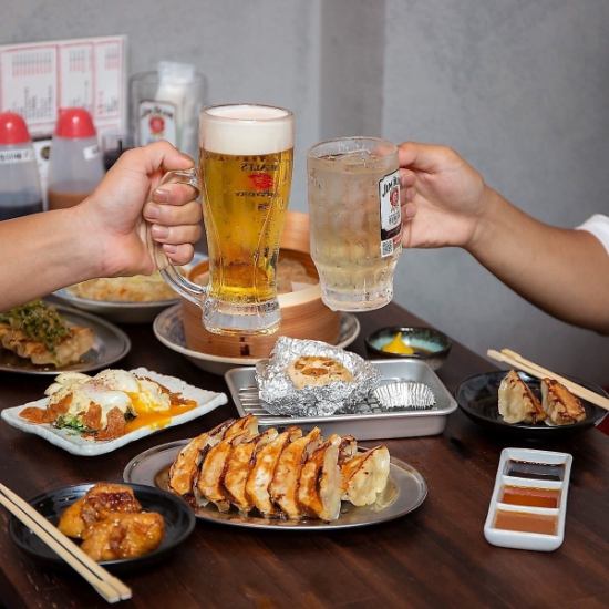 Highballs are 99 yen! Draft beer is 299 yen! Sours are 320 yen! Gyoza starts from 200 yen!