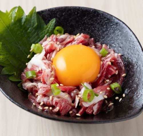 コウネの炙りユッケ