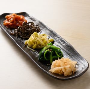 名店のナムル盛り合わせ