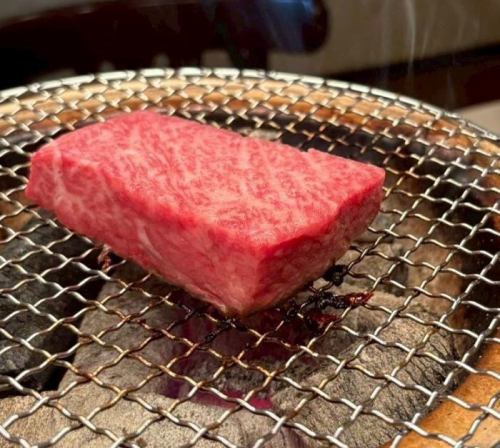 【上質なお肉を炭火で】