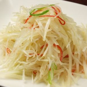 Shredded potatoes with a refreshing sauce