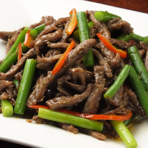 Spicy stir-fried beef sprouts