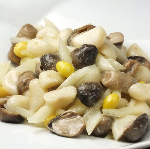 43. Stir-fried shiitake mushrooms, celery, and arrowhead mushrooms with salt