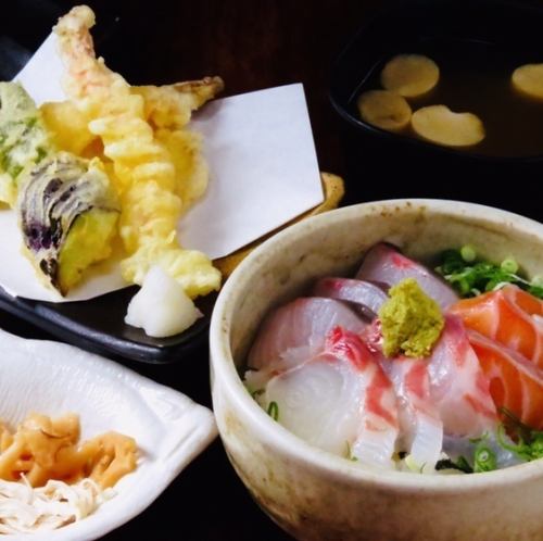 Very popular! Sold out! [Seafood bowl and tempura lunch]