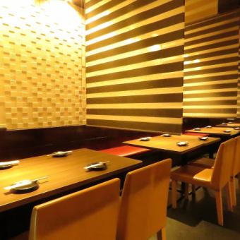 Enjoy your meal in a calm semi-private room space♪