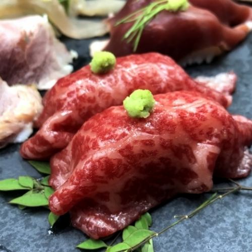 創意工夫された絶品の肉寿司