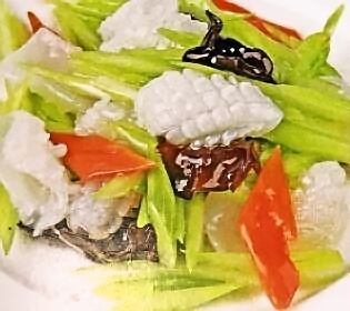 Stir-fried squid and celery